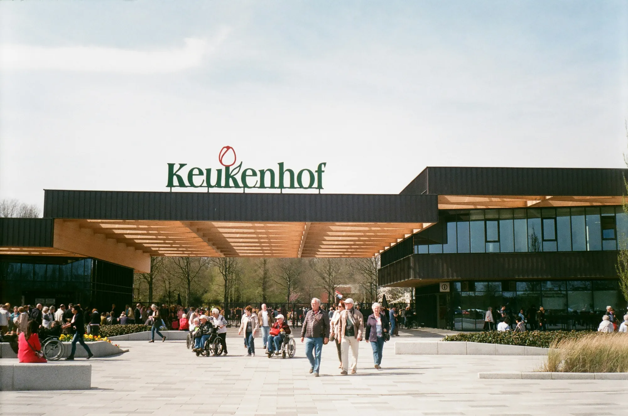 Keukenhof main entrance in Lisse, the stop for Keukenhof Express bus 854 Keukenhof main entrance in Lisse, the stop for Keukenhof Express bus 854