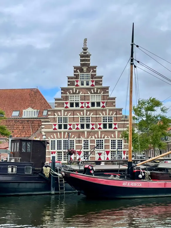 Leiden by night: illuminated canal houses and bridges in the city centre